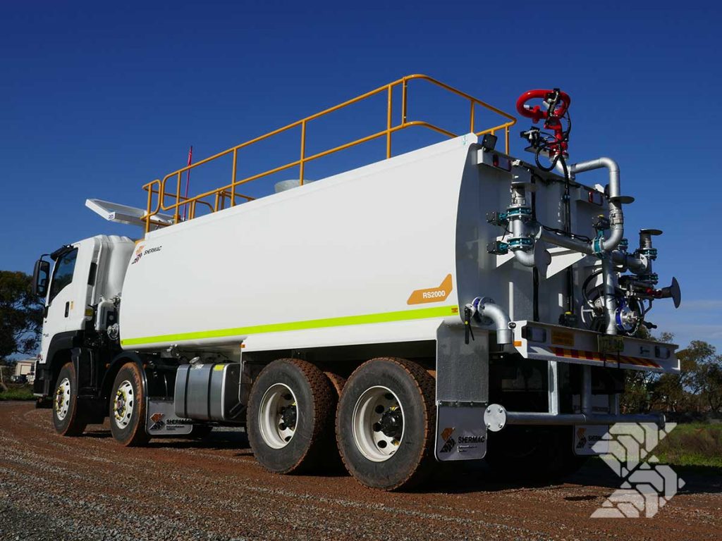 18-000-litre-water-truck-shermac